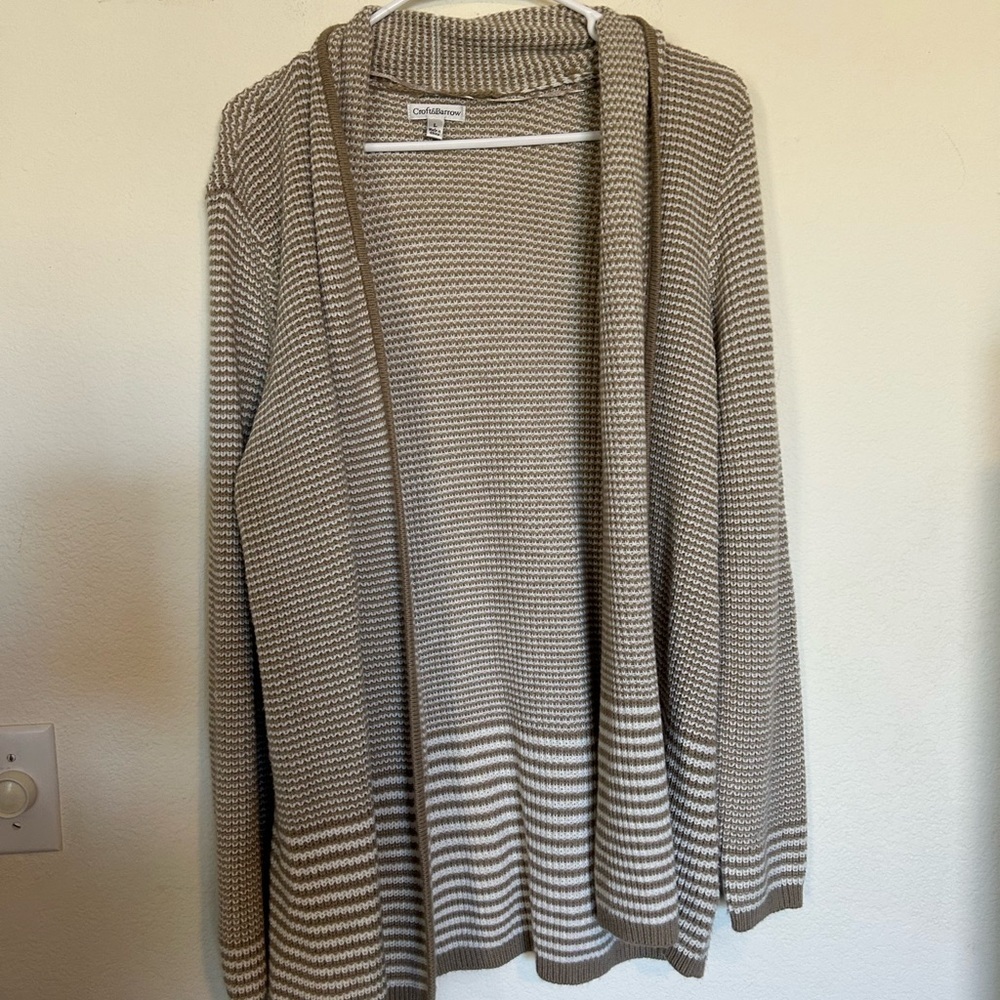 Croft And Barrow Large Cardigan
Tan and white Open Front Sweater